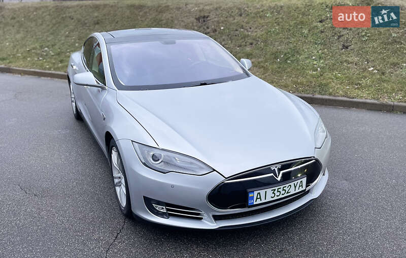 Ліфтбек Tesla Model S 2013 в Києві