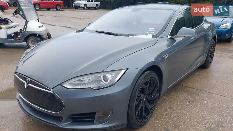 Лифтбек Tesla Model S 2014 в Львове