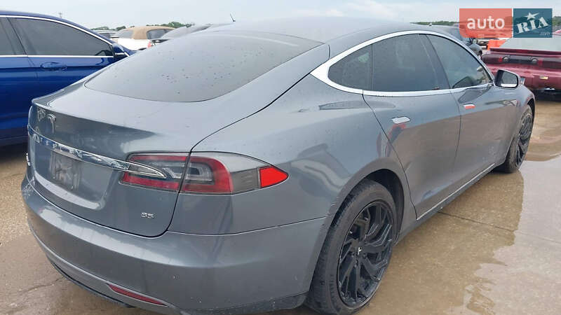 Лифтбек Tesla Model S 2014 в Львове