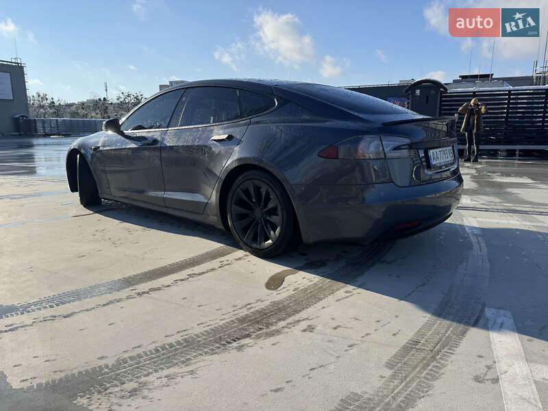 Лифтбек Tesla Model S 2016 в Киеве