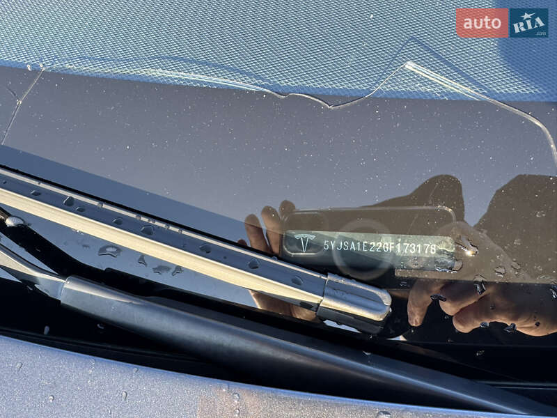 Лифтбек Tesla Model S 2016 в Киеве