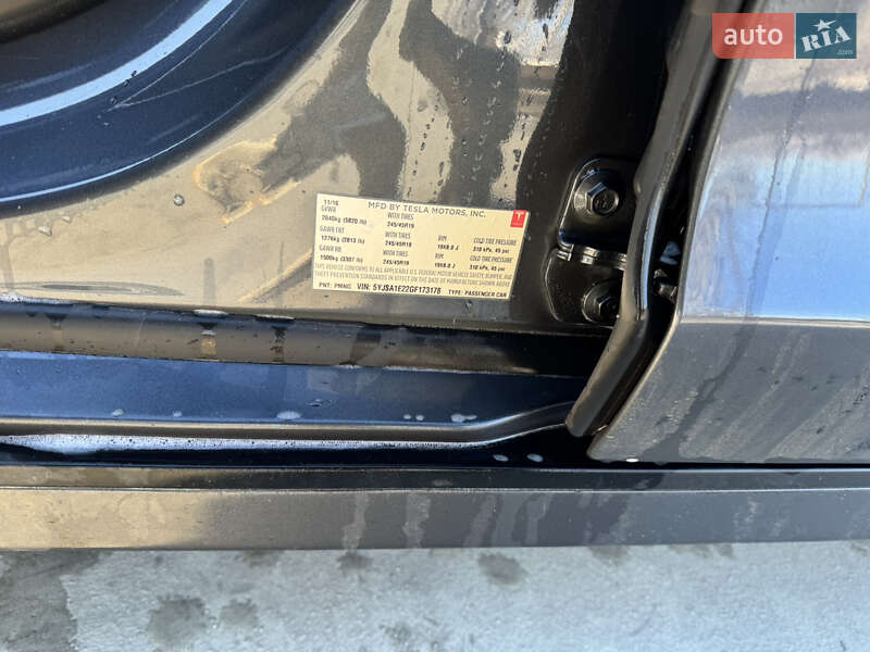 Лифтбек Tesla Model S 2016 в Киеве