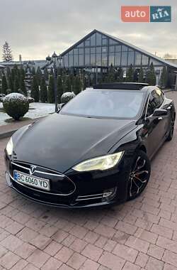 Ліфтбек Tesla Model S 2015 в Стрию