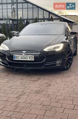 Ліфтбек Tesla Model S 2015 в Стрию