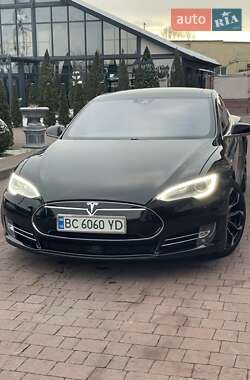 Ліфтбек Tesla Model S 2015 в Стрию