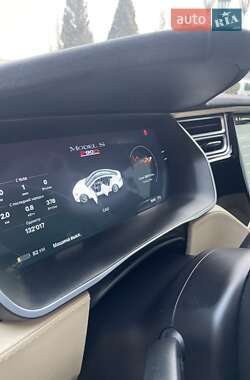 Ліфтбек Tesla Model S 2015 в Стрию