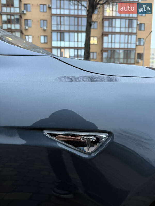 Лифтбек Tesla Model S 2016 в Виннице