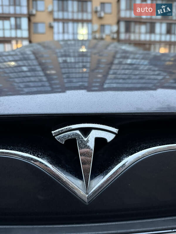 Лифтбек Tesla Model S 2016 в Виннице
