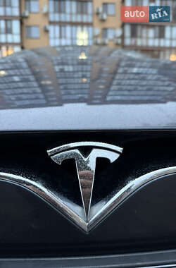 Лифтбек Tesla Model S 2016 в 