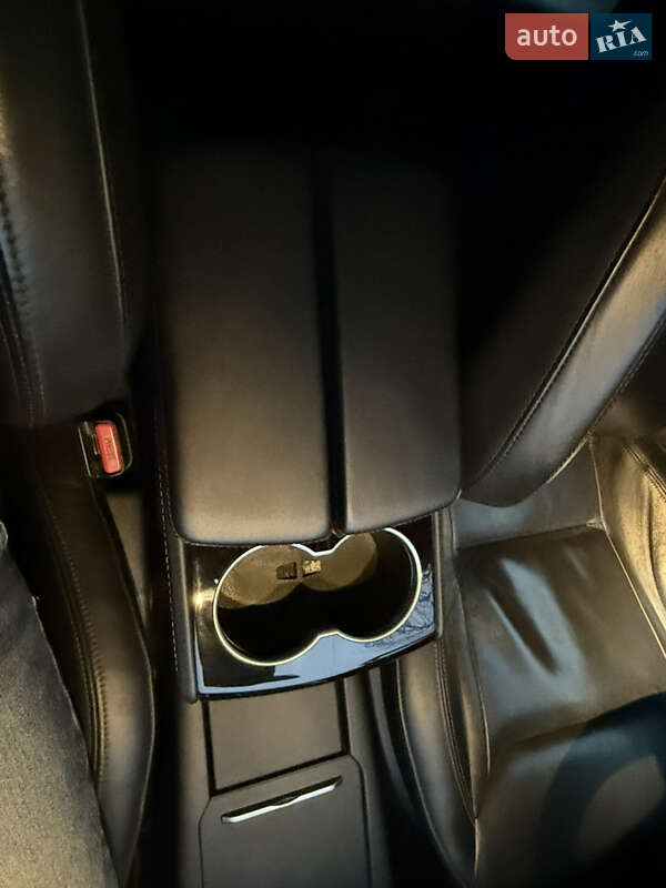 Лифтбек Tesla Model S 2016 в Виннице