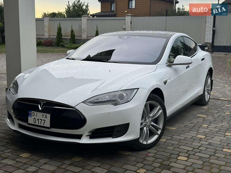 Ліфтбек Tesla Model S 2016 в Софіївській Борщагівці