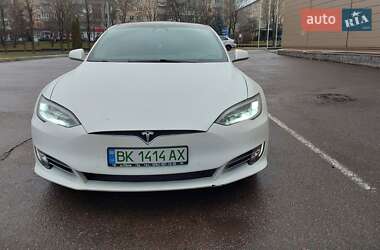 Лифтбек Tesla Model S 2018 в Ровно