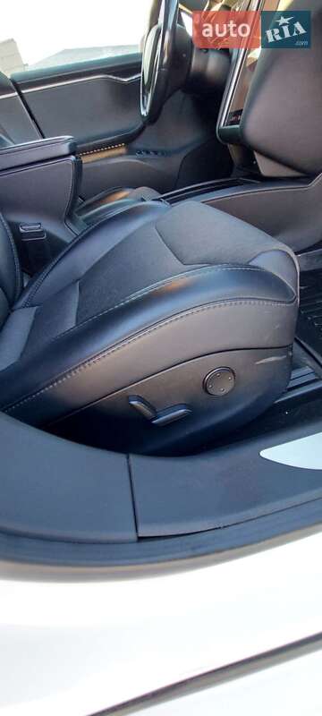 Лифтбек Tesla Model S 2018 в Ровно