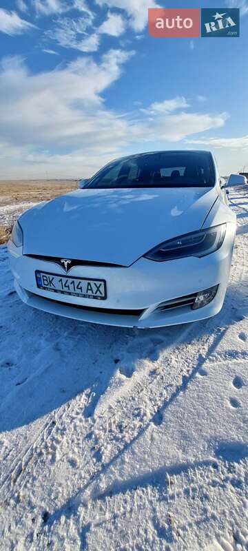 Лифтбек Tesla Model S 2018 в Ровно