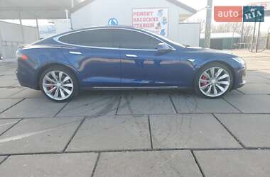 Ліфтбек Tesla Model S 2015 в Києві