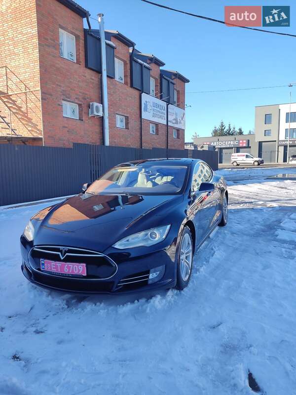 Лифтбек Tesla Model S 2015 в Тернополе