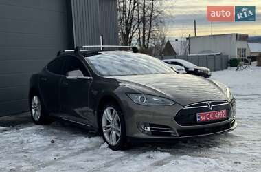 Ліфтбек Tesla Model S 2015 в Трускавці