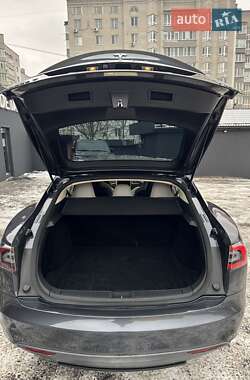 Лифтбек Tesla Model S 2015 в Виннице