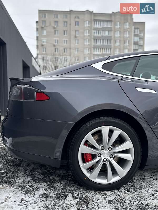 Лифтбек Tesla Model S 2015 в Виннице