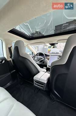 Лифтбек Tesla Model S 2015 в Виннице