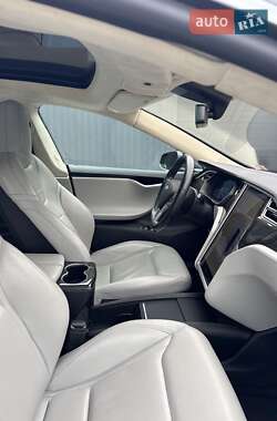 Лифтбек Tesla Model S 2015 в Виннице