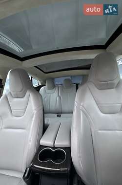 Лифтбек Tesla Model S 2015 в Виннице