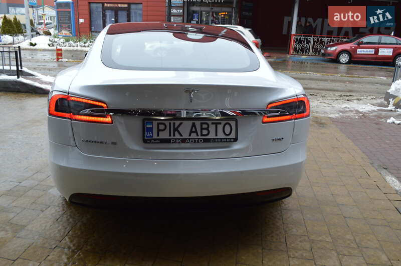 Лифтбек Tesla Model S 2018 в Львове