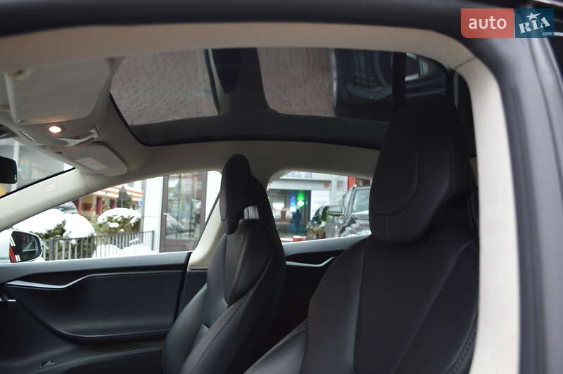 Лифтбек Tesla Model S 2018 в Львове