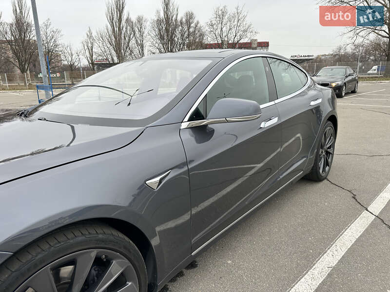 Ліфтбек Tesla Model S 2018 в Дніпрі