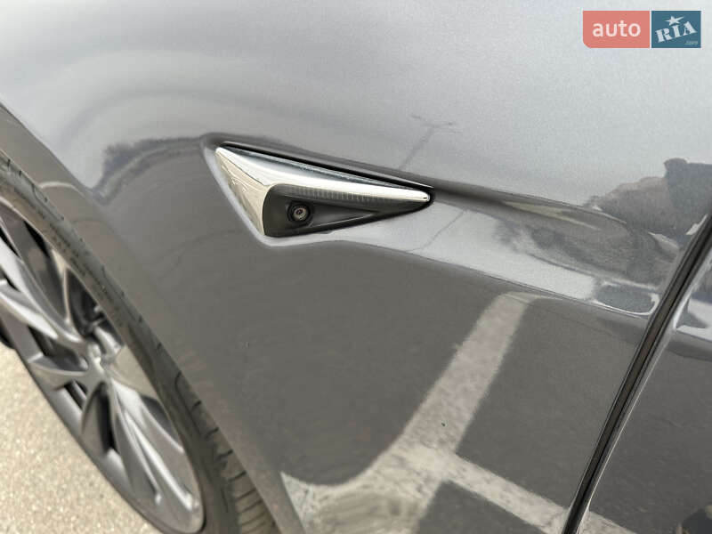 Ліфтбек Tesla Model S 2018 в Дніпрі