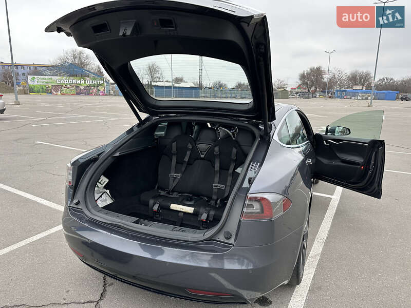 Ліфтбек Tesla Model S 2018 в Дніпрі