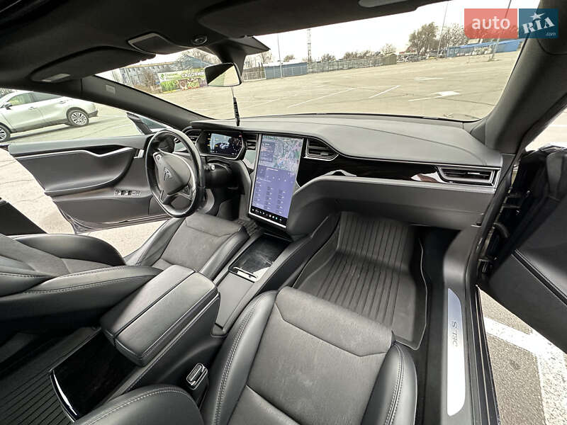 Ліфтбек Tesla Model S 2018 в Дніпрі