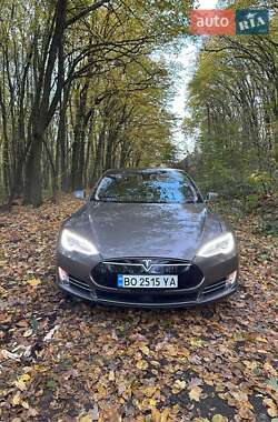 Лифтбек Tesla Model S 2015 в 