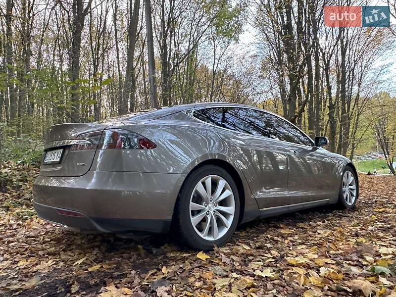 Ліфтбек Tesla Model S 2015 в Тернополі
