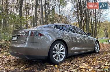 Лифтбек Tesla Model S 2015 в 