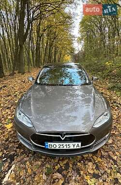 Лифтбек Tesla Model S 2015 в 