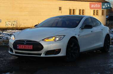 Лифтбек Tesla Model S 2016 в Львове