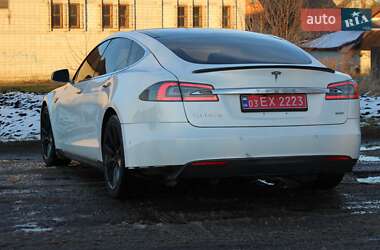 Лифтбек Tesla Model S 2016 в Львове