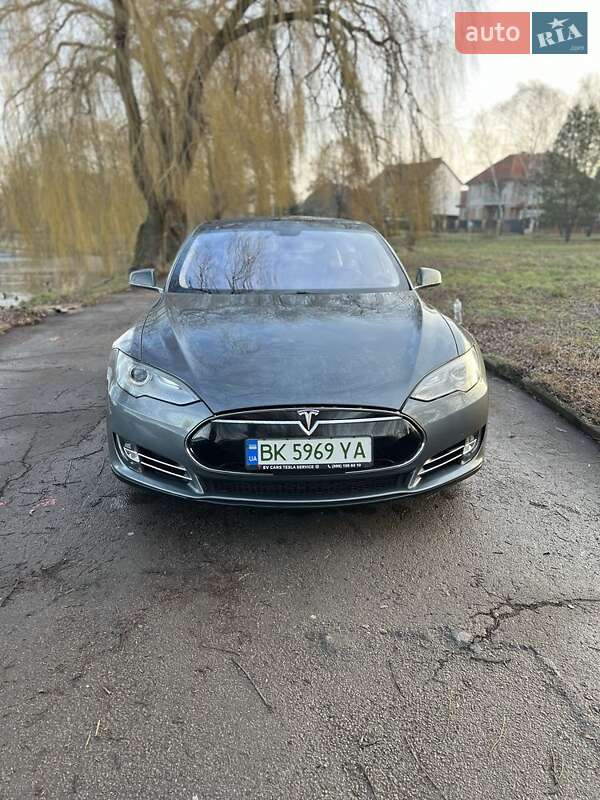 Ліфтбек Tesla Model S 2013 в Рівному