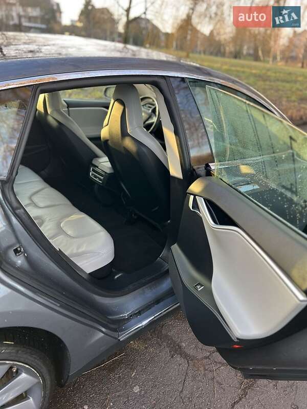 Ліфтбек Tesla Model S 2013 в Рівному