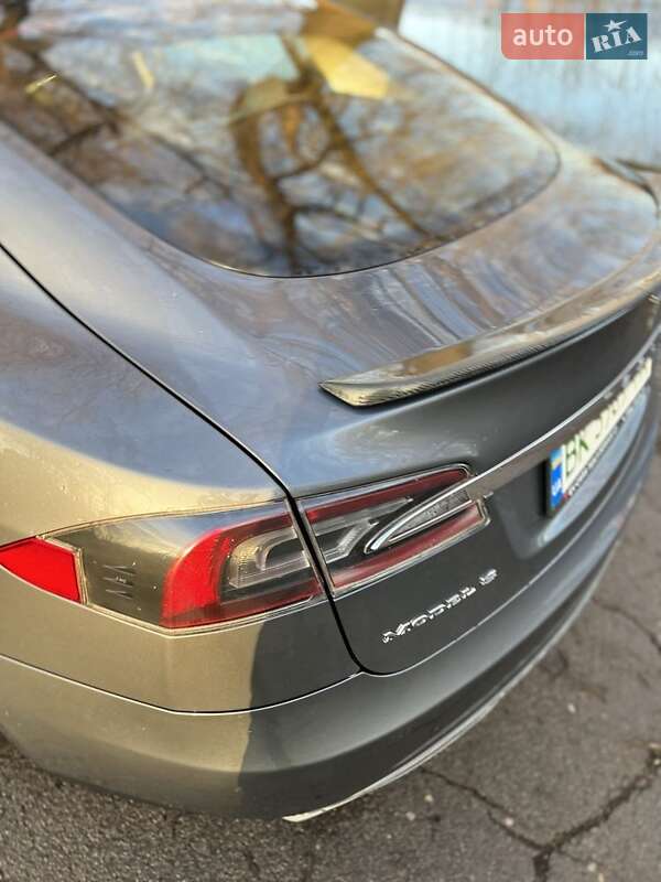 Ліфтбек Tesla Model S 2013 в Рівному