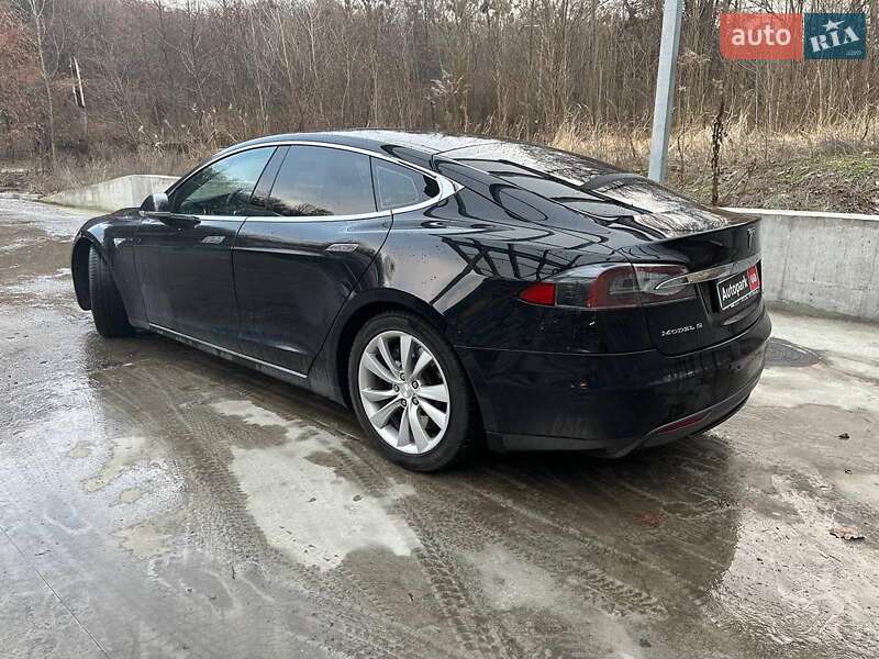 Ліфтбек Tesla Model S 2015 в Києві