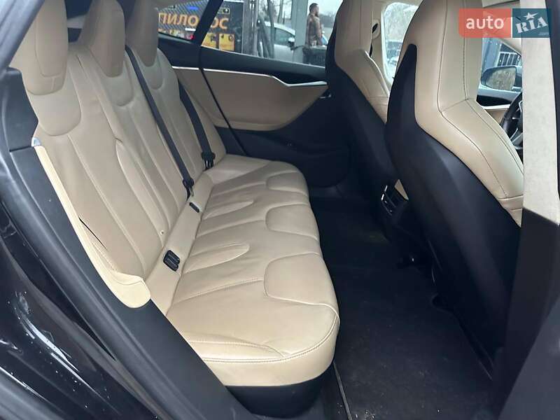 Ліфтбек Tesla Model S 2015 в Києві