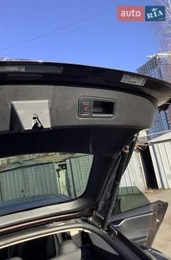 Лифтбек Tesla Model S 2013 в 