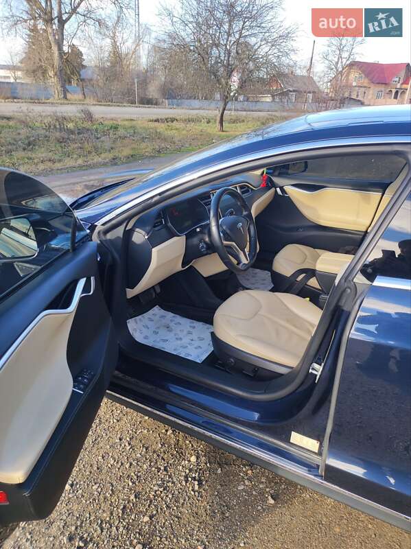 Лифтбек Tesla Model S 2014 в Новоселице