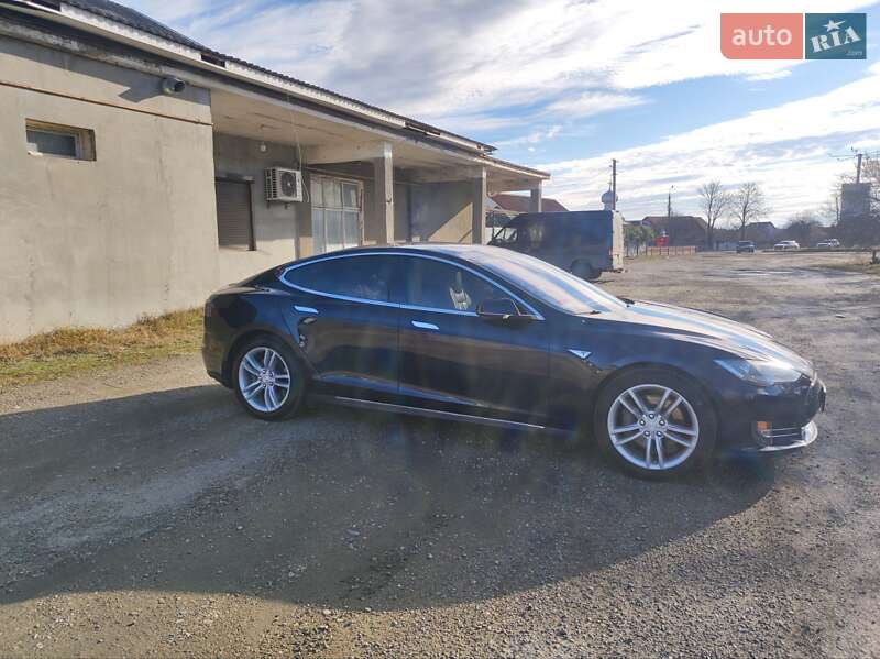 Лифтбек Tesla Model S 2014 в Новоселице