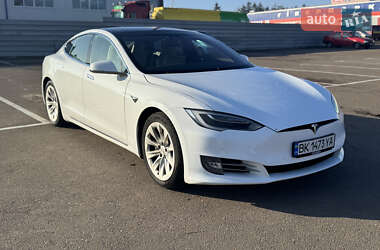 Ліфтбек Tesla Model S 2017 в Рівному