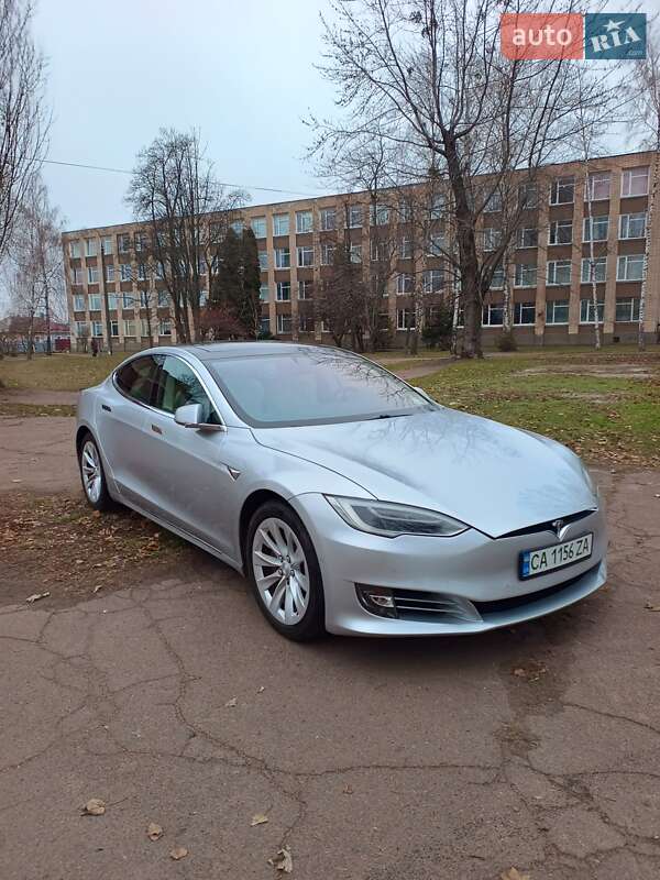 Ліфтбек Tesla Model S 2017 в Черкасах