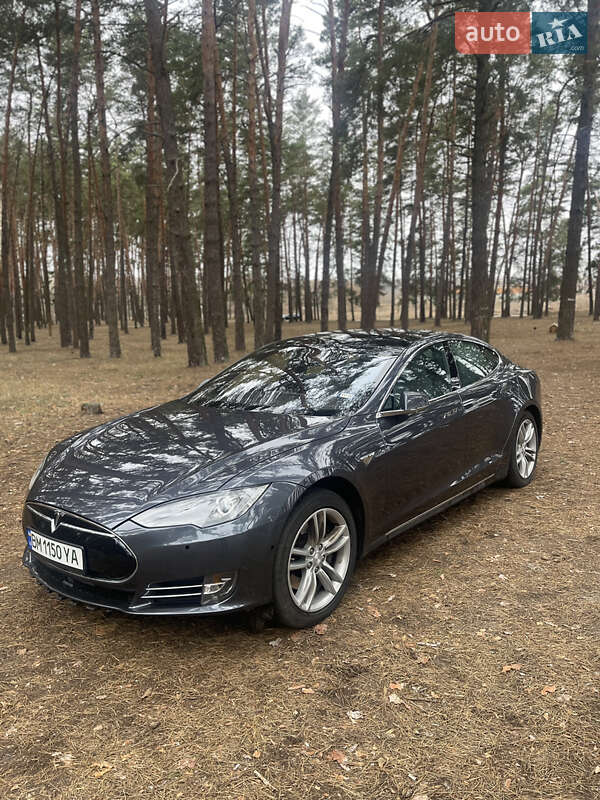 Лифтбек Tesla Model S 2015 в 