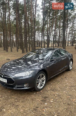 Лифтбек Tesla Model S 2015 в 